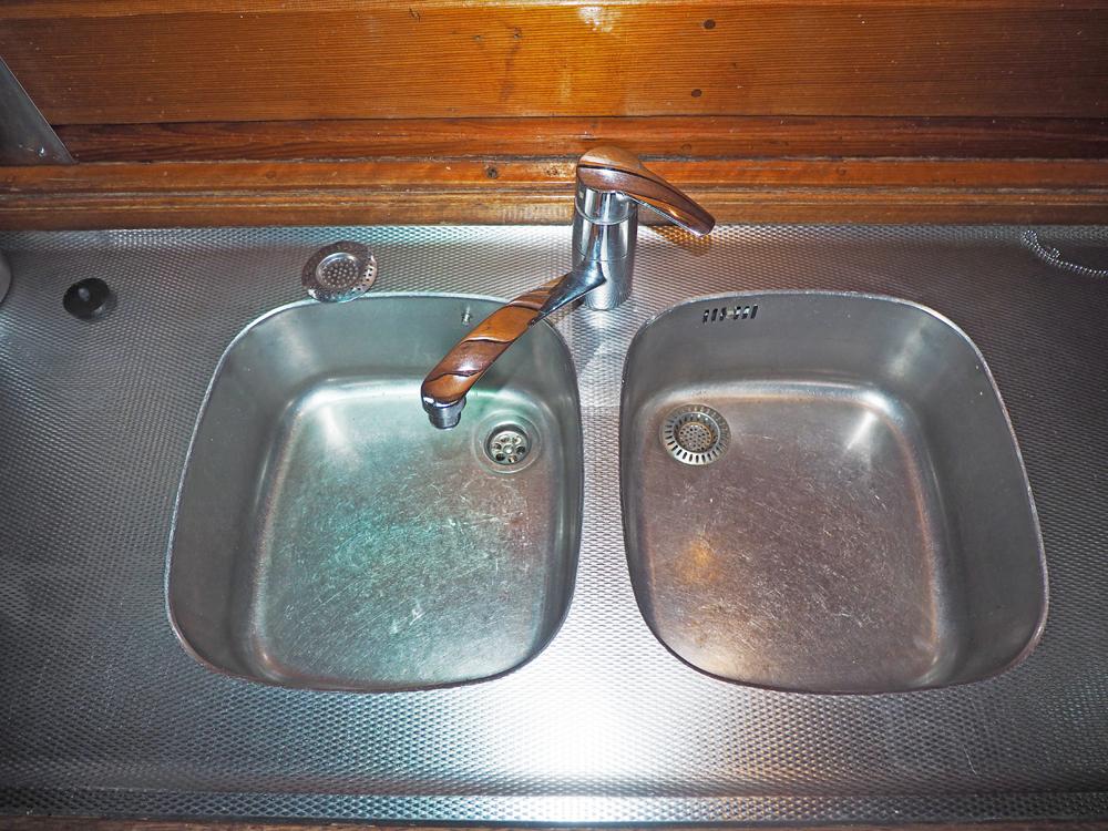 Cabin en avant, H&eacute;bergements